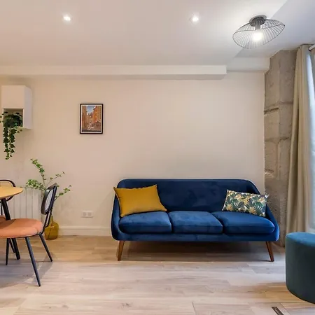 Charming Duplex Nest Newly Renovated
