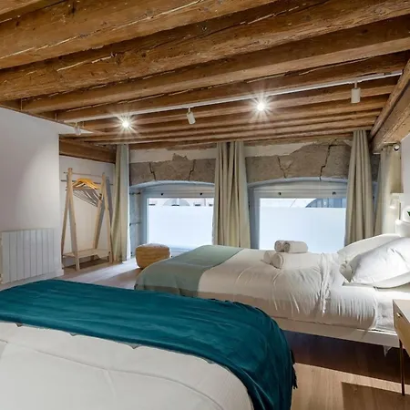 Charming Duplex Nest Newly Renovated *